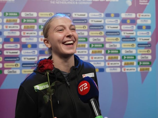 Danske VM-stjerner modtager roser - TV 2